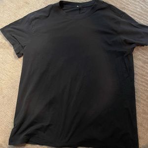 black lululemon shirt